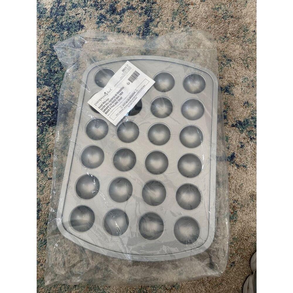 NEW! Pampered chef donut hole pan